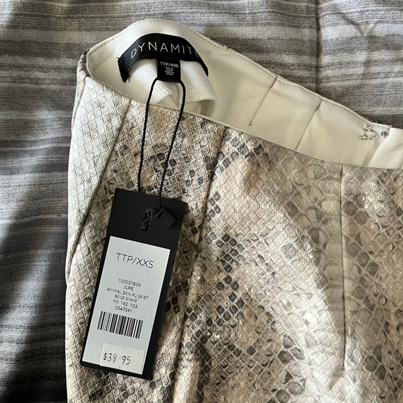 NWT faux snake skin mini skirt - Picture 3 of 3